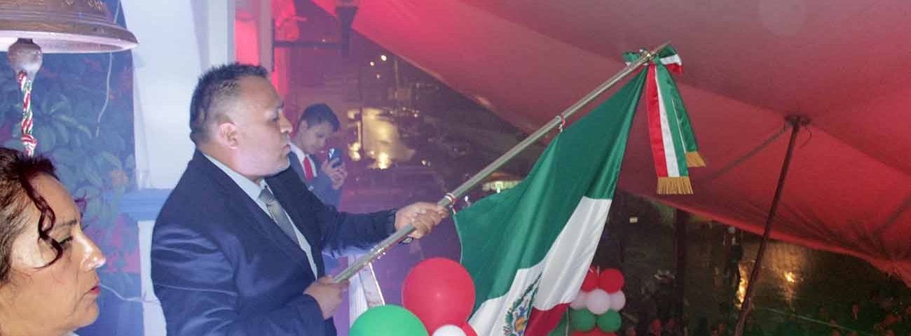 Realiza presidente de comunidad de Tlaltepango Grito de Independencia