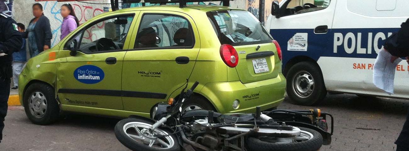 Chocan motociclista y automovilista barrio de San Miguel